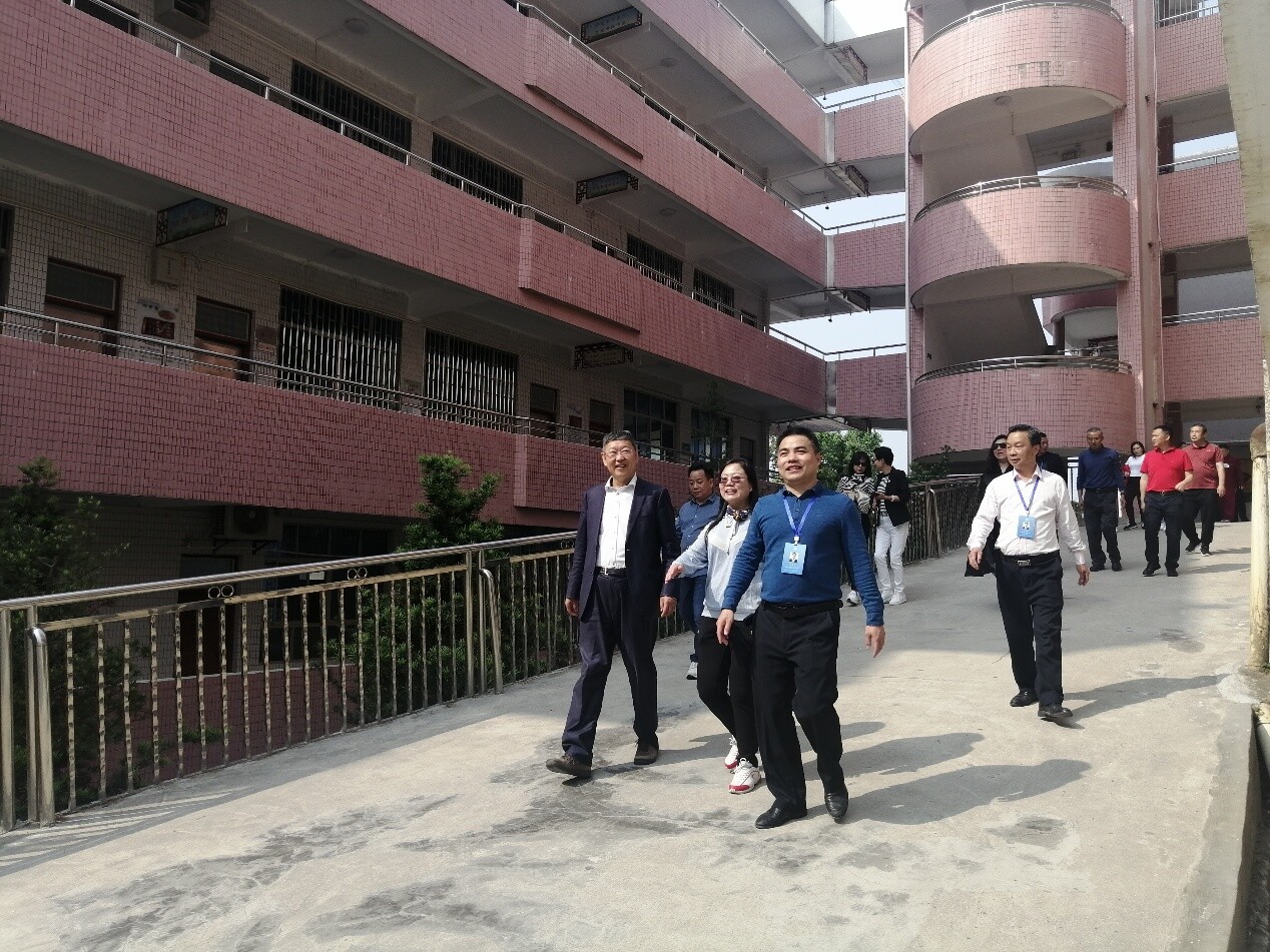 清华大学深圳研究生院院长康飞宇一行莅临东留中学视察指导