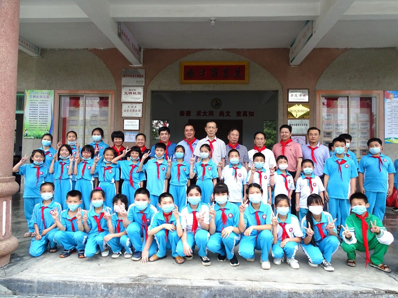 丰顺县关工委到汤坑镇第二中心小学召开"爱心之家"留守儿童座谈会
