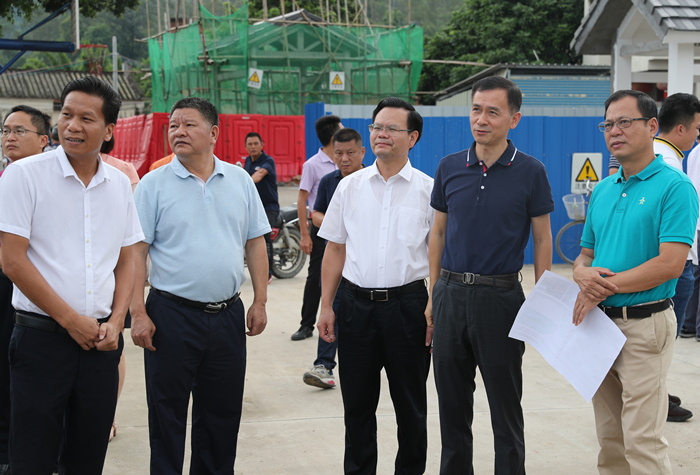 杨细平一行到莲塘故里休闲驿站调研.JPG