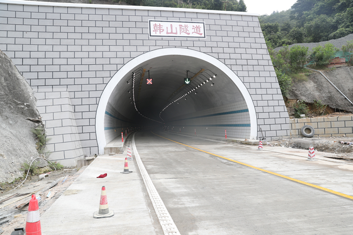 图为206国道韩山隧道项目建成实现了丰北片几十万群众几十年来的幸福梦.JPG