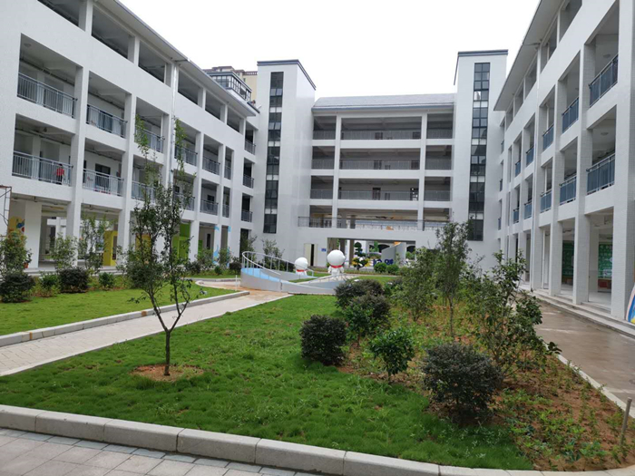 总投资近2亿元的丰顺县实验小学校园环境优美（胡金辉摄）.jpg