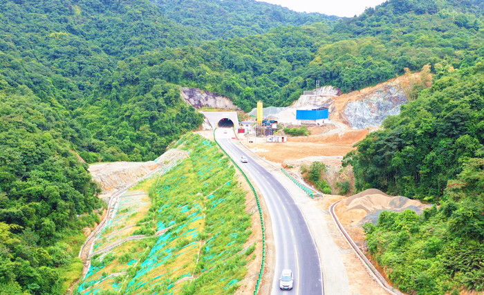 图为韩山隧道建成开通实现了丰北片几十万群众想了几十年、盼了几十年的幸福梦（胡金辉摄）_副本.jpg