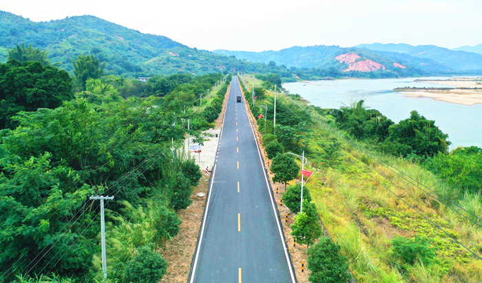 图为留隍镇四好农村路（胡金辉摄）_副本.jpg