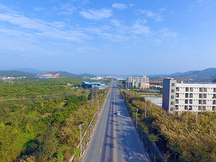 在海珠（丰顺）产业园，国道235穿园而过，使得丰顺后发优势愈发凸显（胡金辉摄）_副本.jpg