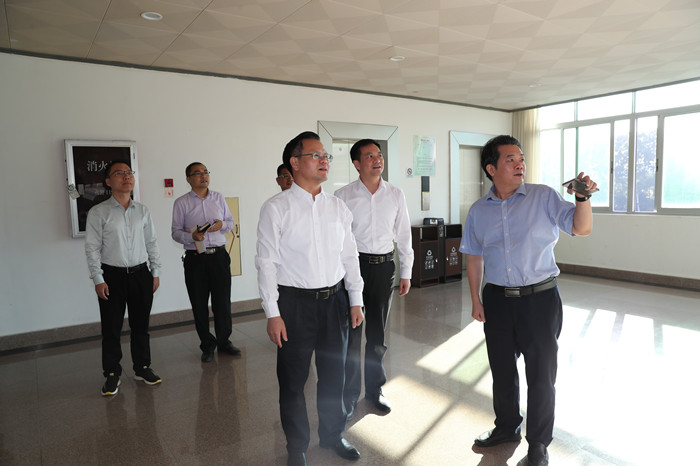 曾永祥一行到县委宣传部调研_副本.jpg