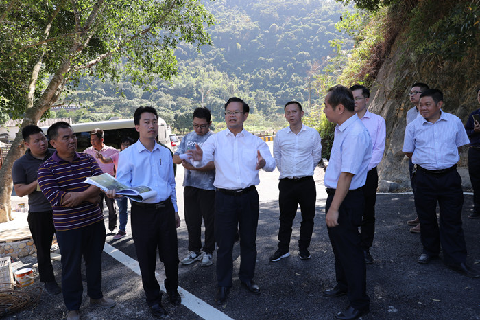 曾永祥率队调研督导汤坑镇“两区三村”连线连片示范工程建设(胡金辉摄）_副本.jpg