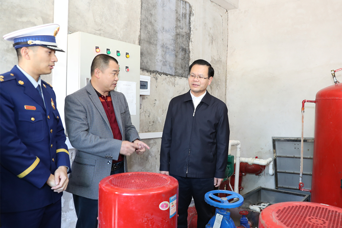 县委书记曾永祥率队到北斗镇检查节前安全生产消防工作.JPG