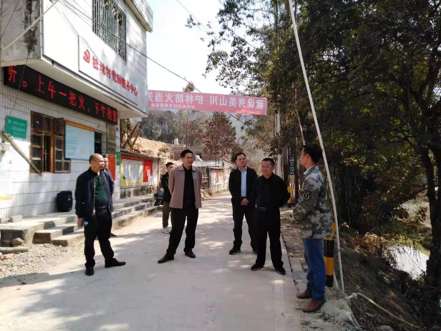 蔡运林督导两防工作1.jpg