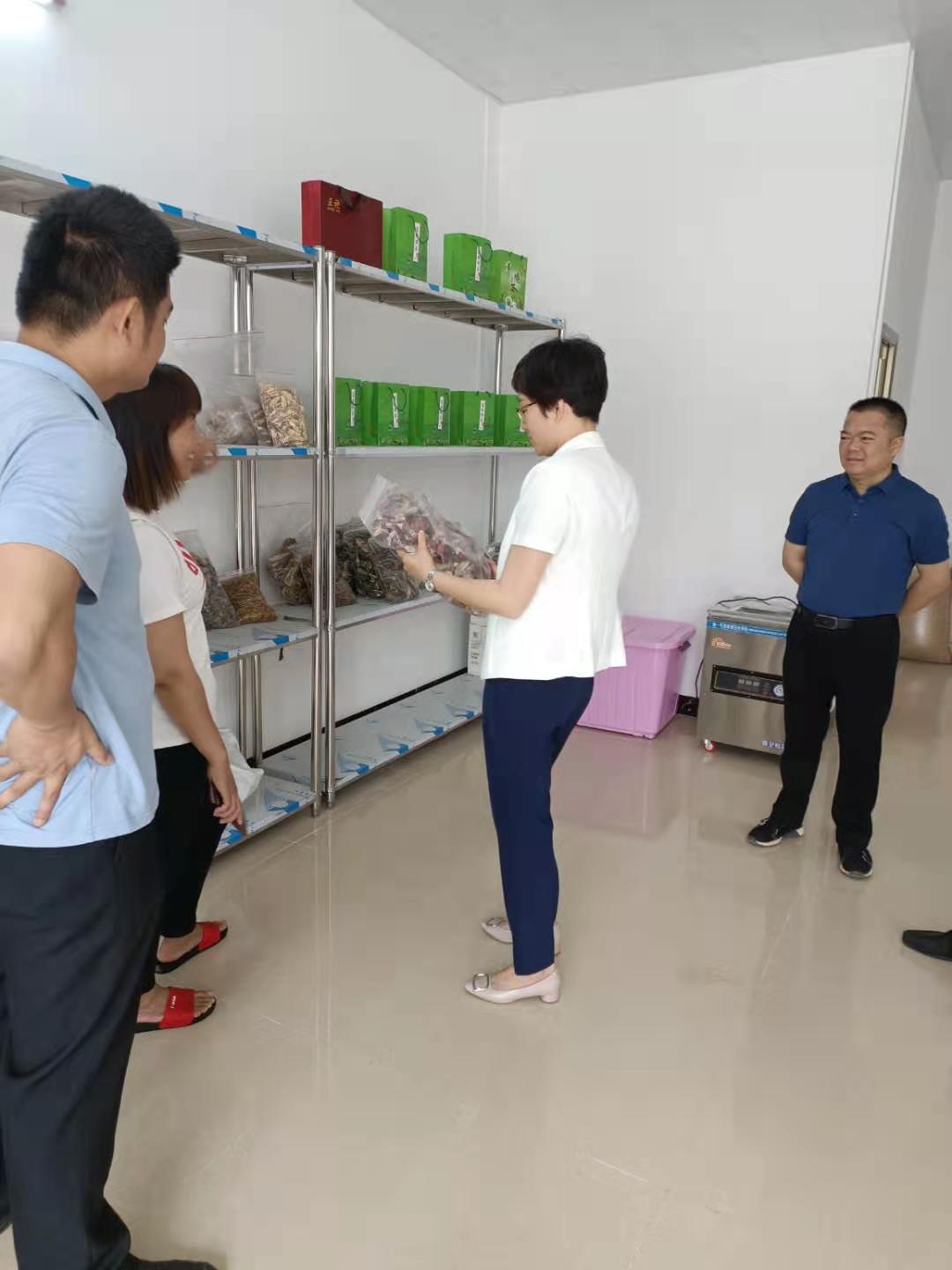 曾小丽1.jpg