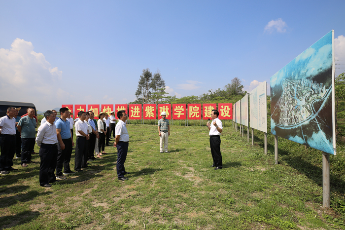 参会人员到嘉应学院紫琳学院工地参观考察.JPG