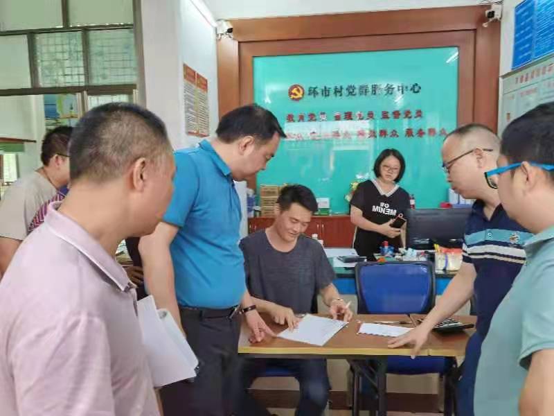 县委常委、留隍镇党委书记张晓山下村督导疫苗接种工作 (3).jpg