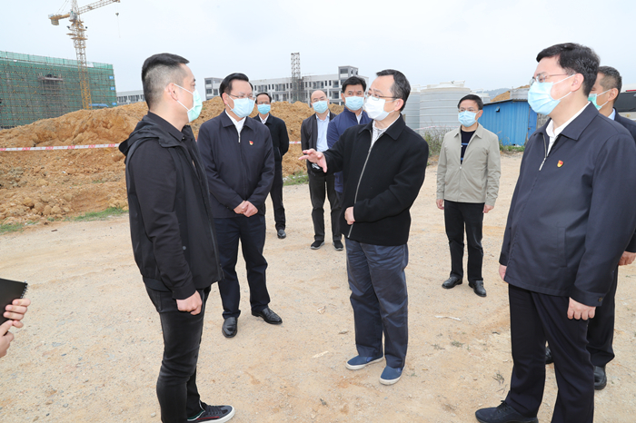 市委陈敏书记到广东省双十智能科技有限公司检查企业复工建设情况。（胡金辉摄）.jpg