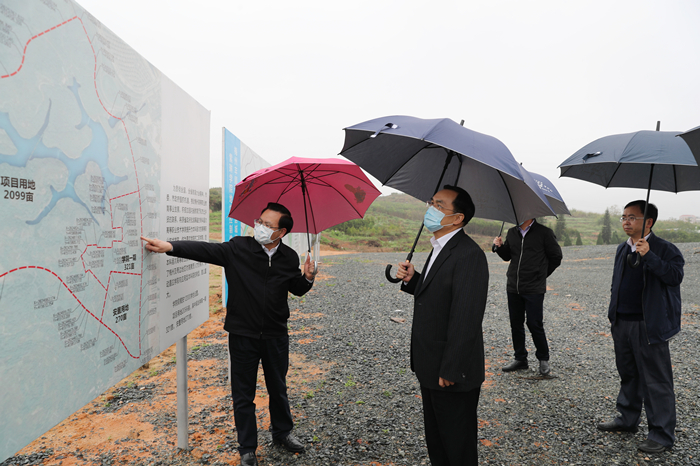 黄建固到嘉应学院紫琳学院建设现场调研.JPG