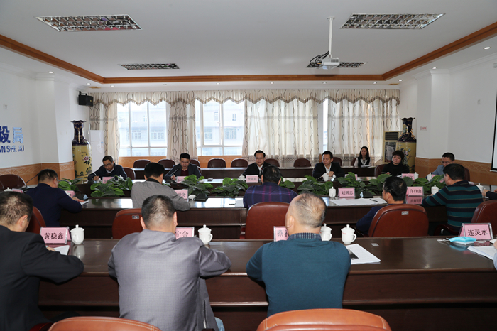 县委书记曾永祥率队到县住建局调研.JPG