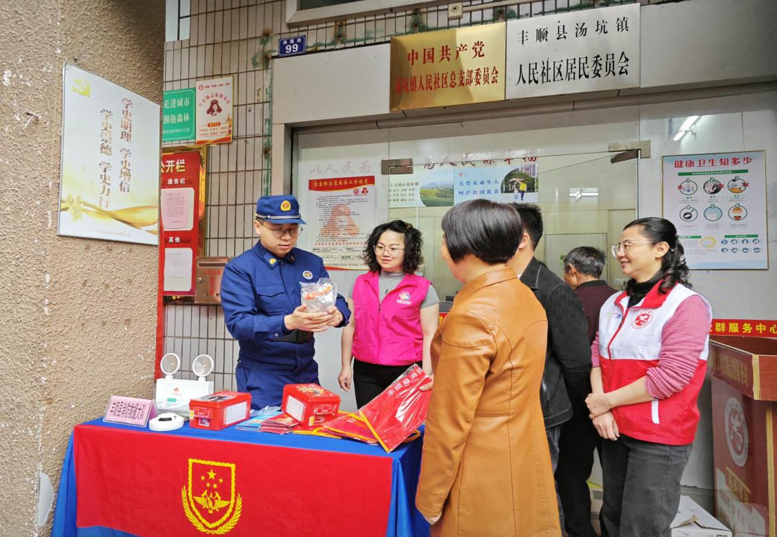 汤坑镇开展“学雷锋”志愿服务活动.docx_4