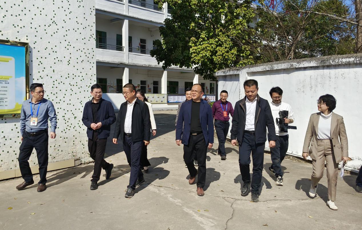 仲恺农业工程学院领导到丰良中学开展心理咨询室共建项目调研工作.docx_1