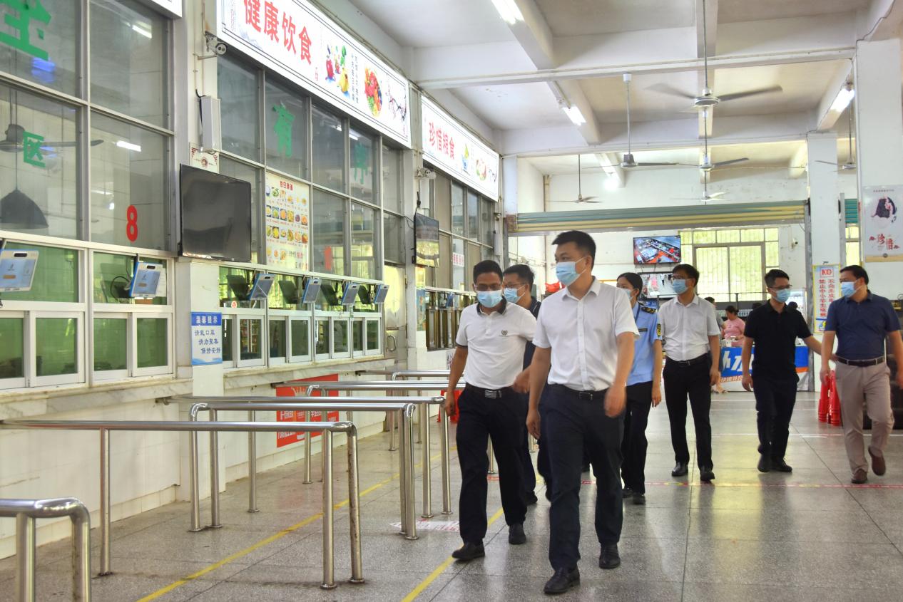 古孟青到丰顺县黄金中学检查食品安全工作.docx_4