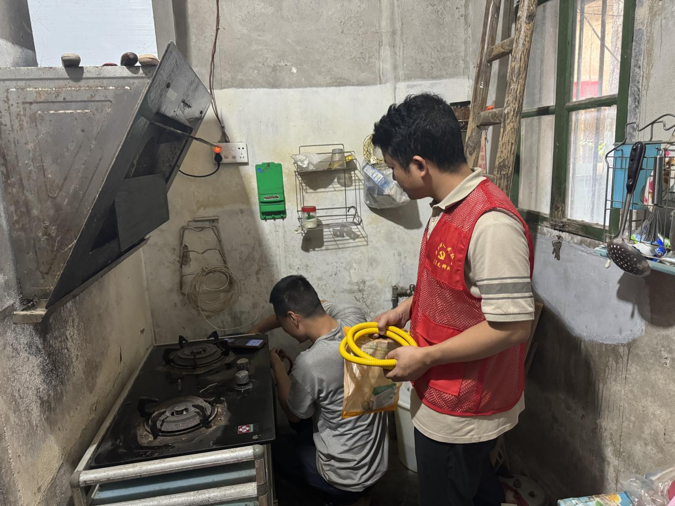 筑牢城市燃气安全生命线——汤坑镇推进燃气橡胶软管更新工作.docx_1