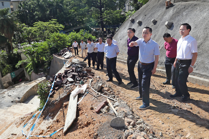 陈敏到丰顺县汤坑镇金瓯寨地质灾害防治点检查（高讯摄）.jpg