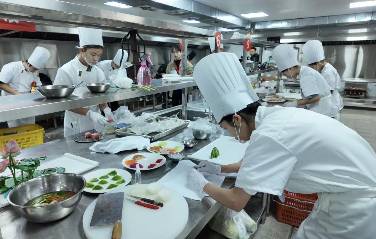 2025-2026学年梅州市中等职业学校学生专业技能大赛(丰顺职校赛区)“中式烹饪”赛项在丰顺县职业技术学校举办.docx_3