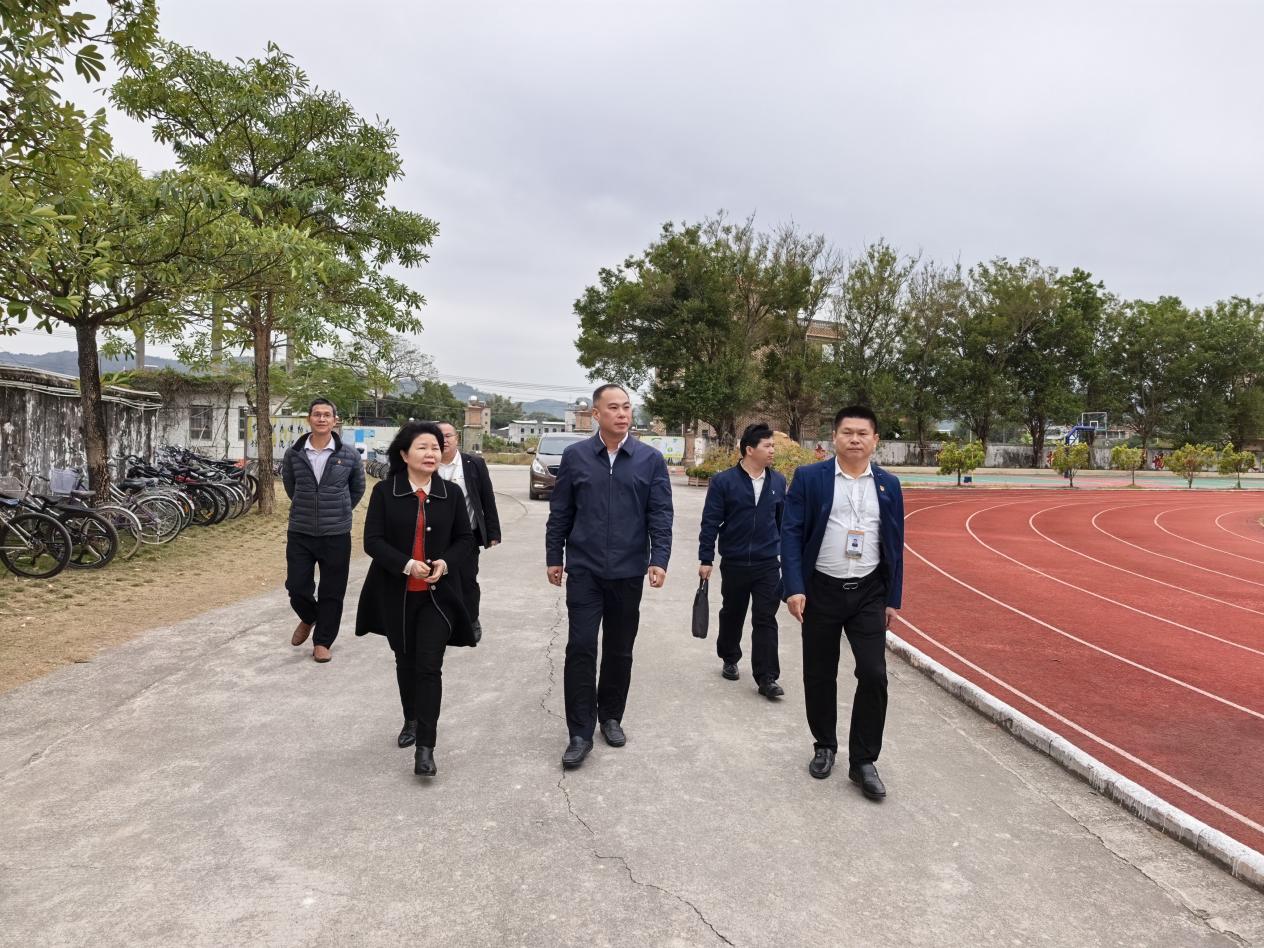 张学鹏到丰顺县汤西中学调研思想政治教育工作.docx_1