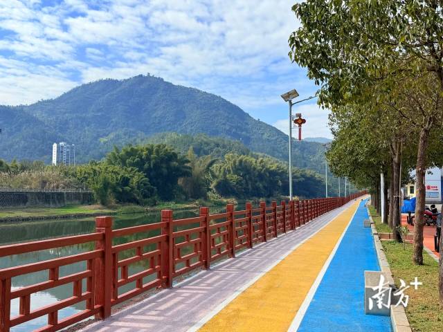 丰顺统筹城乡融合发展，建设宜居环境。图为黄金镇美丽河道“彩虹步道”。 黄金镇 供图&nbsp;&nbsp;