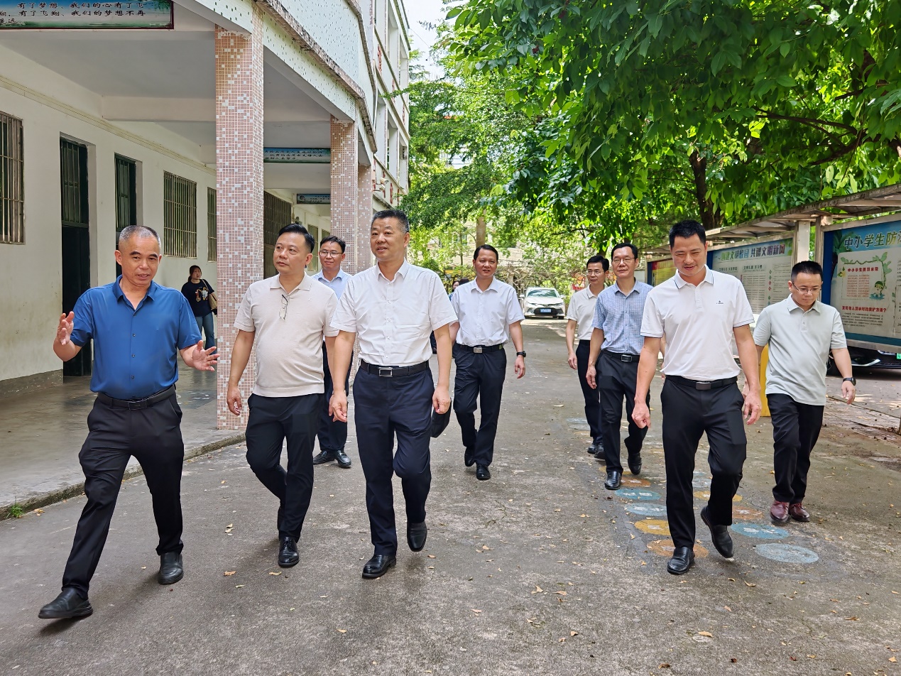 嘉应学院联合龙岗学校举行“科技赋能百千万 美育浸润双百行”暑期公益培训开班仪式.docx_1