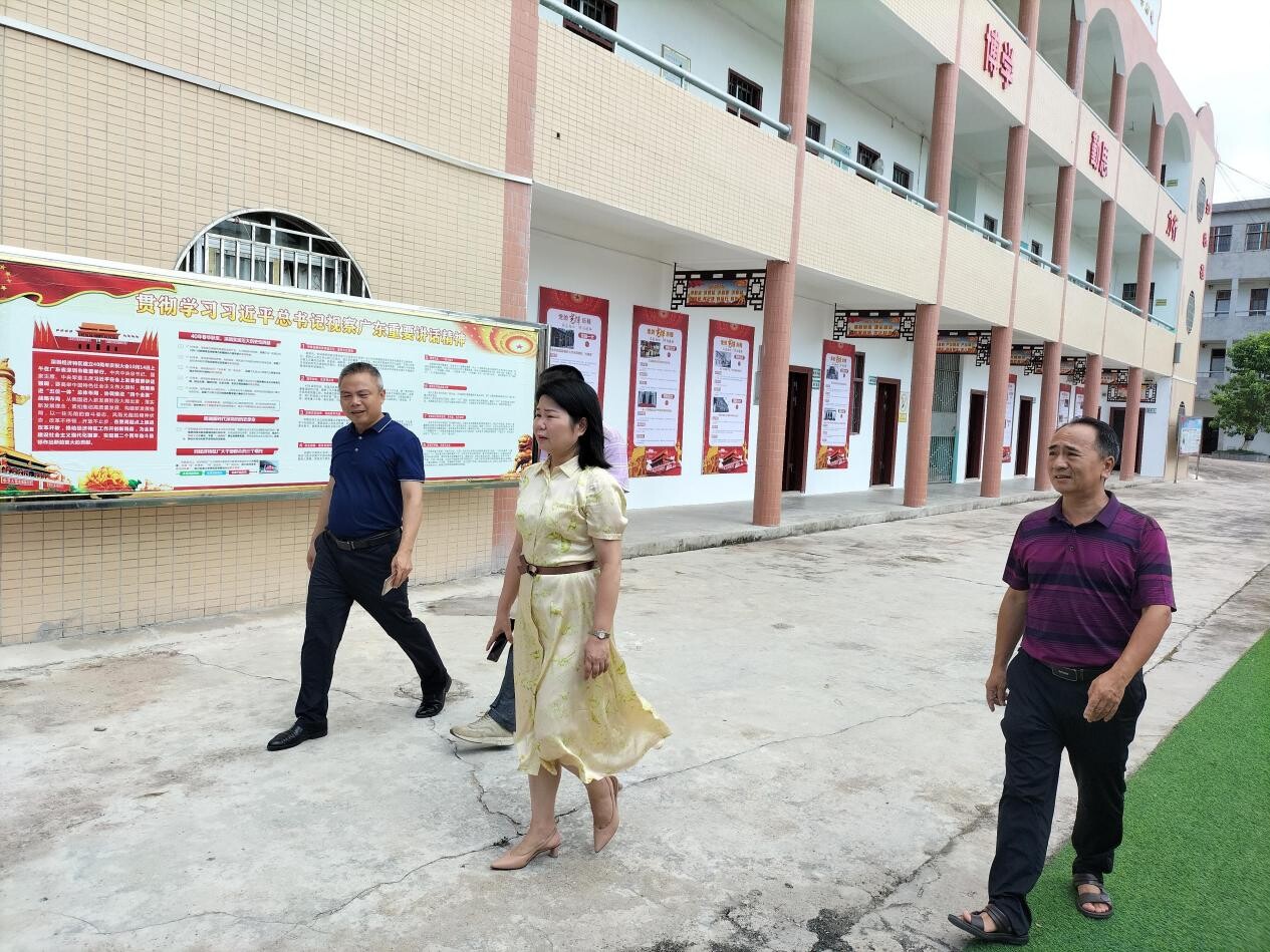 张武珍局长到埔寨镇各中小学调研